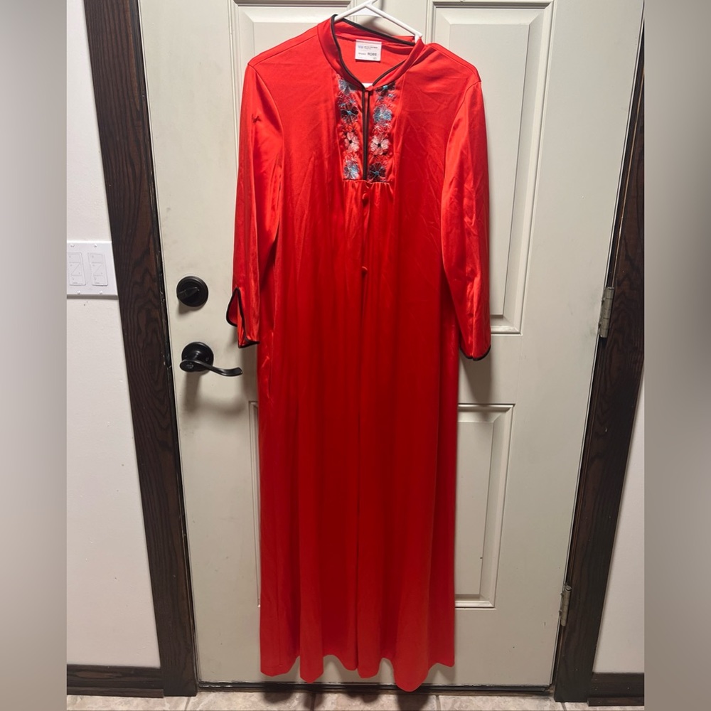JCPenny Vintage Japanese Inspired Red Misses Medium  Robe